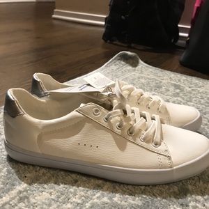 Women’s old navy flat sneakers